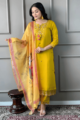 Chitrarekha Pretty Women Kurta Sets