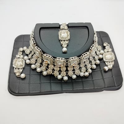 silver-tone choker necklace set (white)