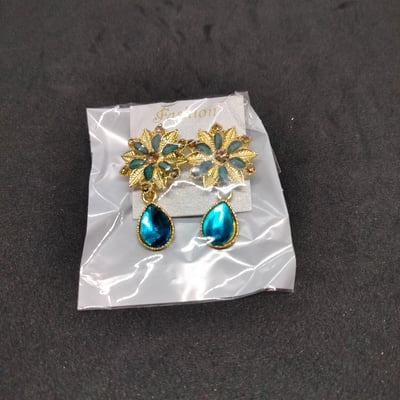 Estele Gehena - Gold Tone sky blue Flower Stud