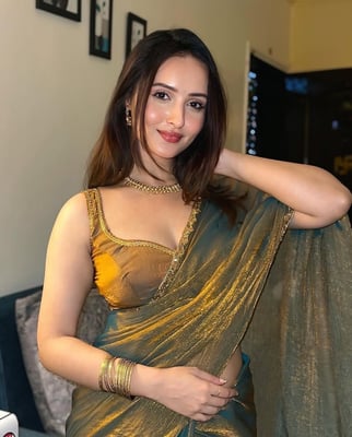 Viral golden shinny saree